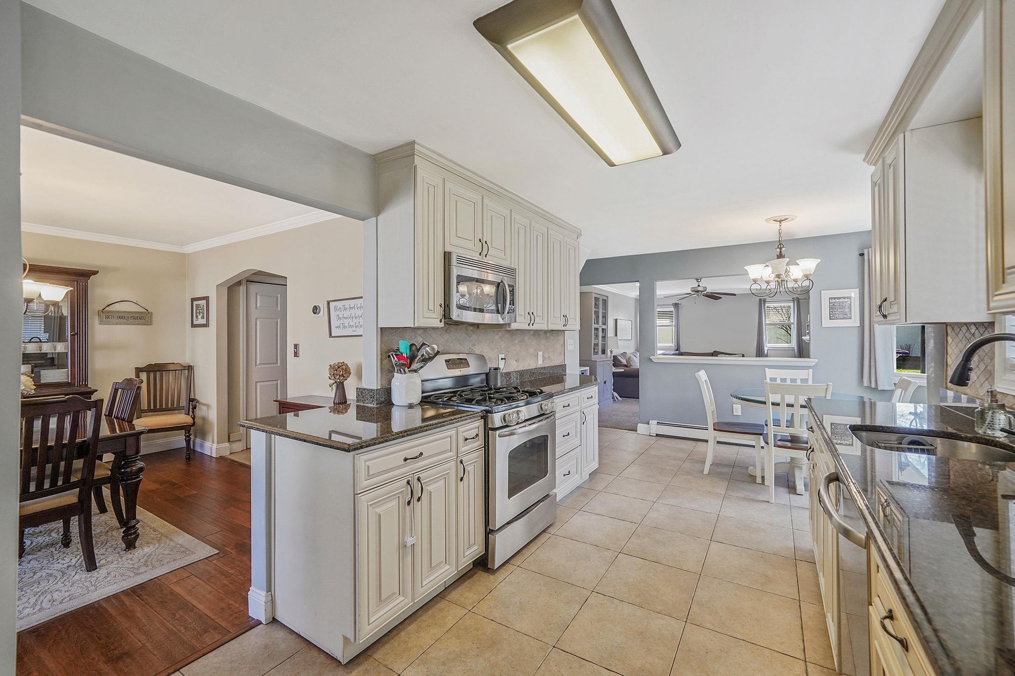6 Lowery Avenue, Lake Grove, New York image 23
