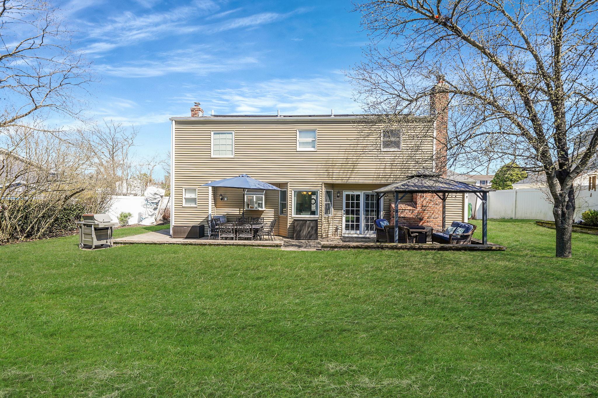 6 Lowery Avenue, Lake Grove, New York image 7
