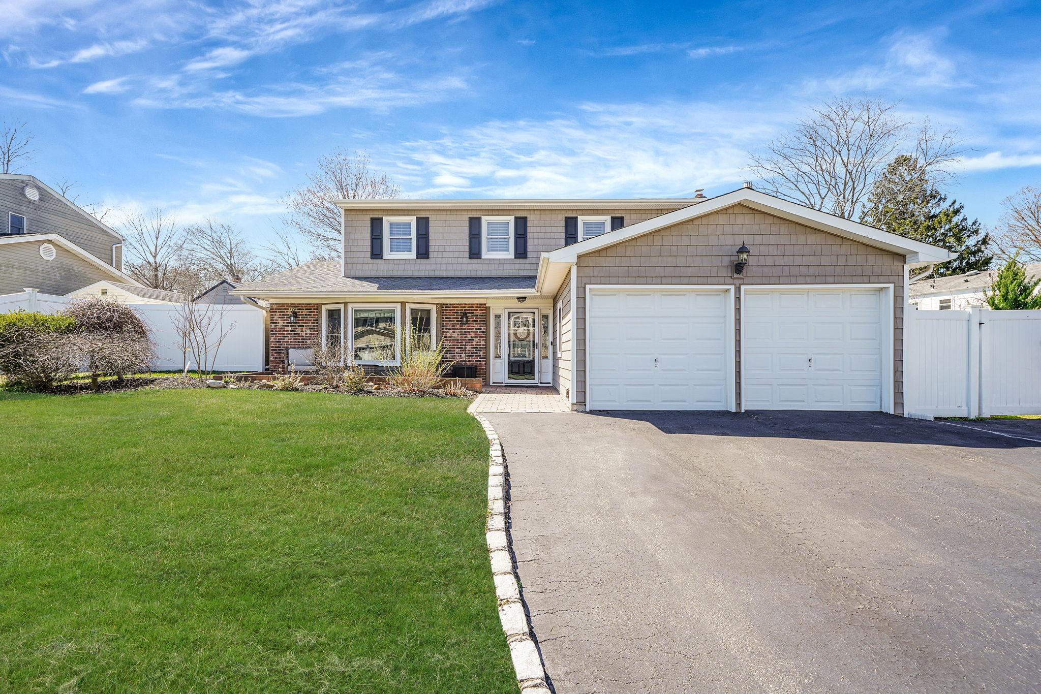 6 Lowery Avenue, Lake Grove, New York image 1