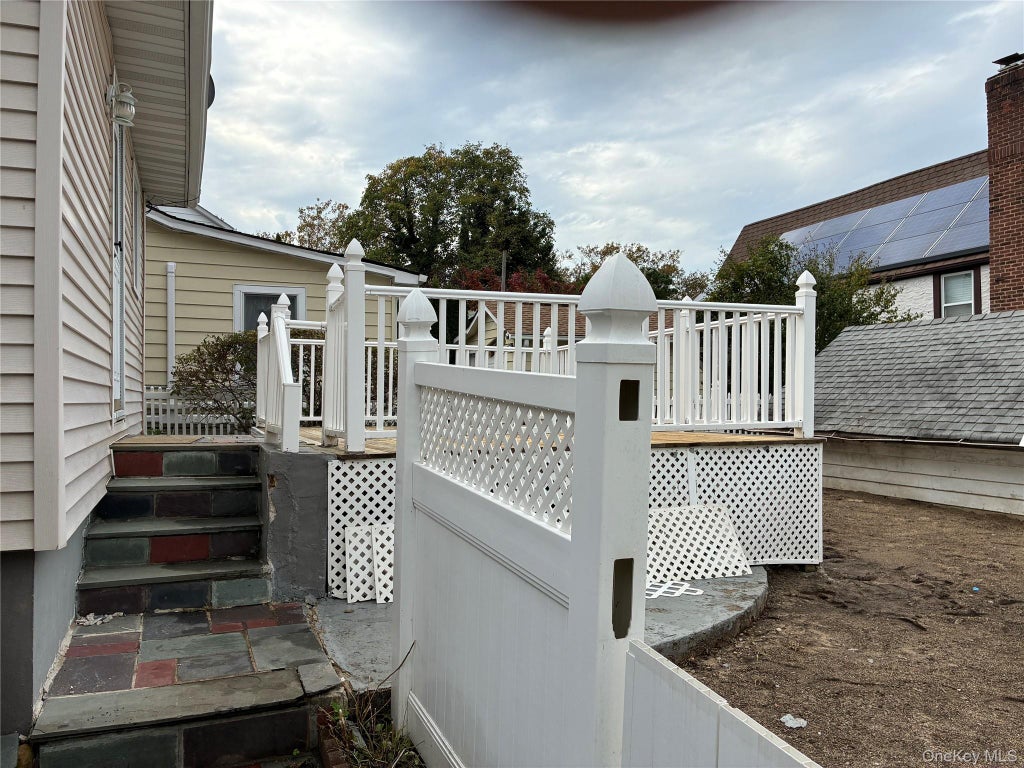 Photo of 4634 Iris Lane, Great Neck, NY 11020 (MLS # 1062811)