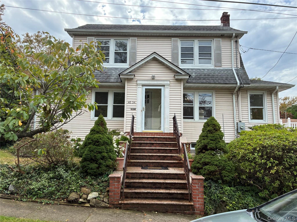 Photo of 4634 Iris Lane, Great Neck, NY 11020 (MLS # 1062811)