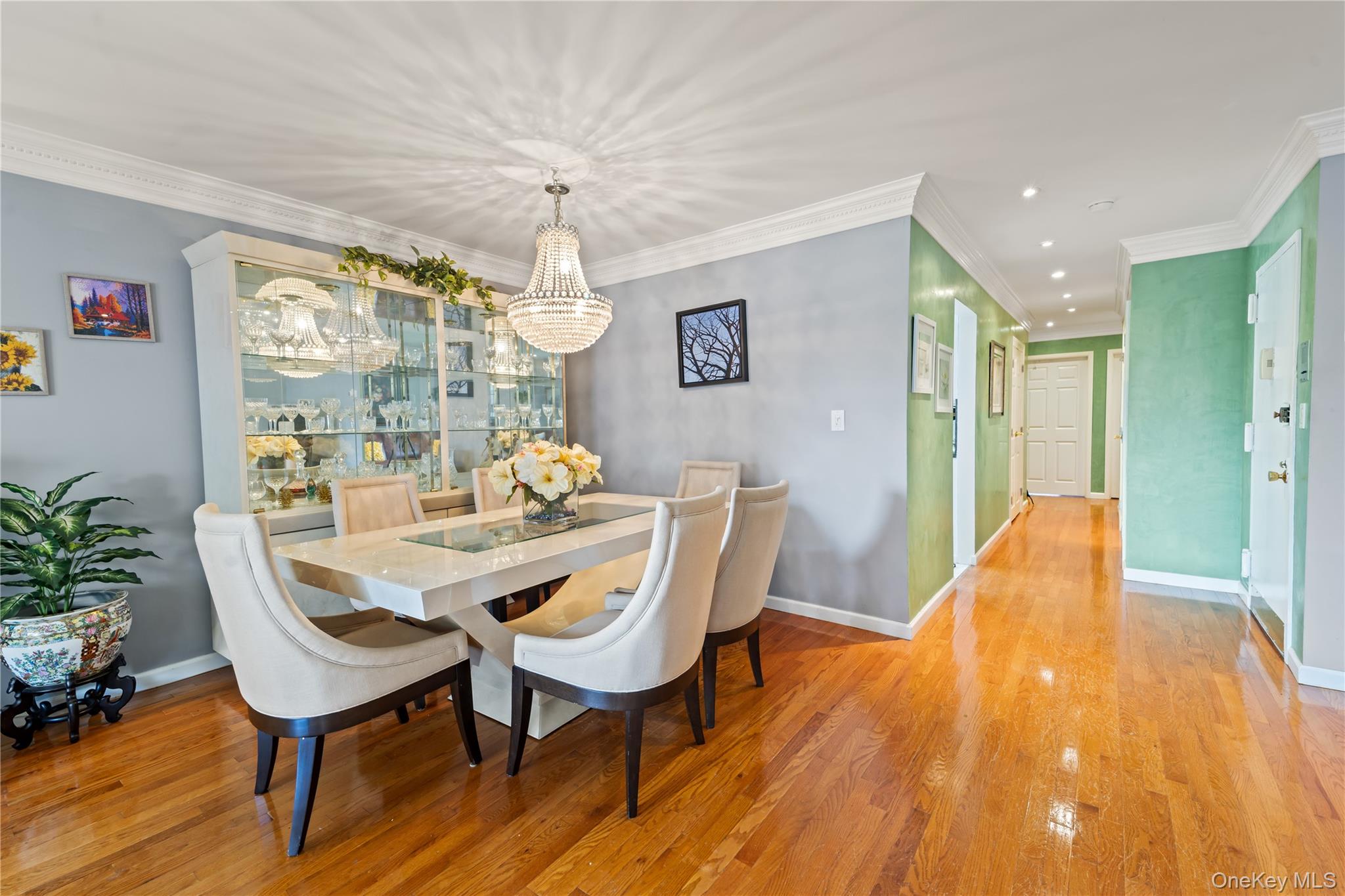 12-35 Robin Lane Upper