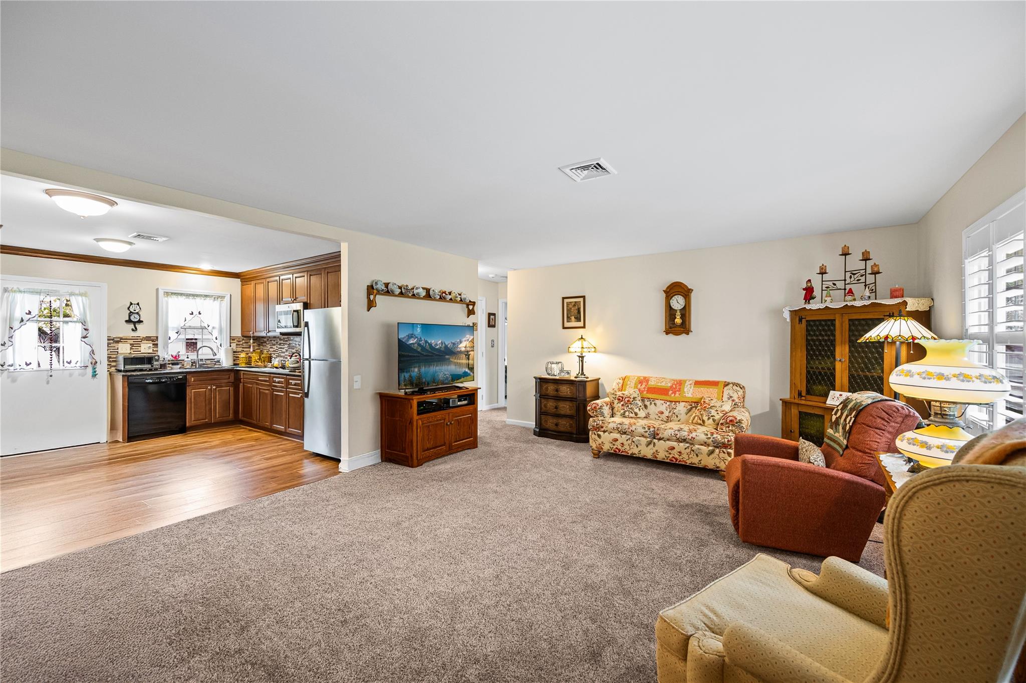 28 Trent Court #B, Ridge, New York image 8