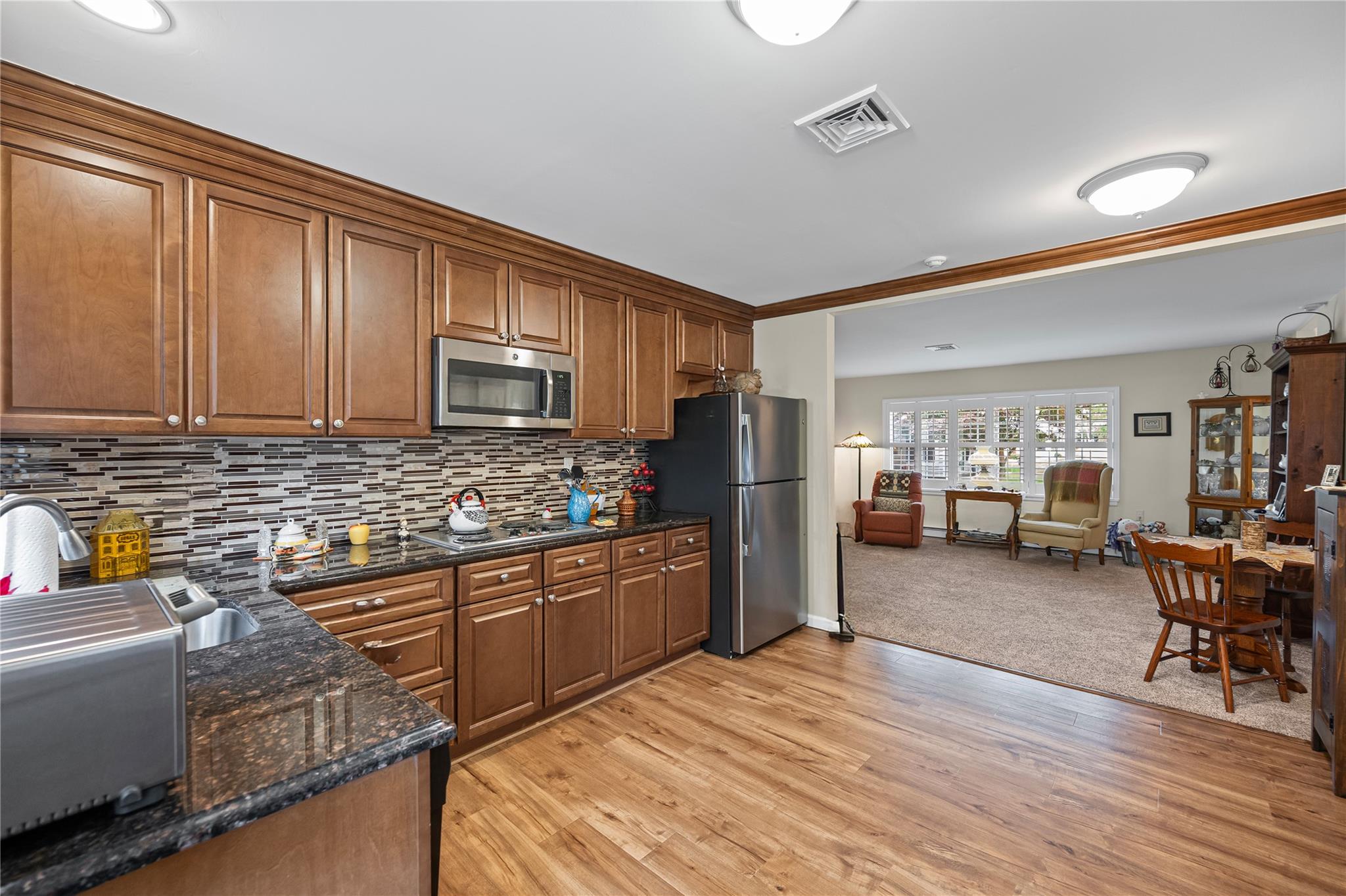 28 Trent Court #B, Ridge, New York image 11