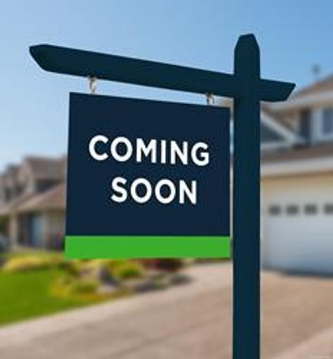 28 Trent Court B Ridge NY 11961