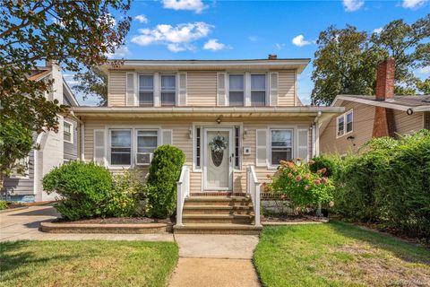 Photo of 187 S Long Beach Avenue, Freeport, NY 11520 (MLS # 912889)