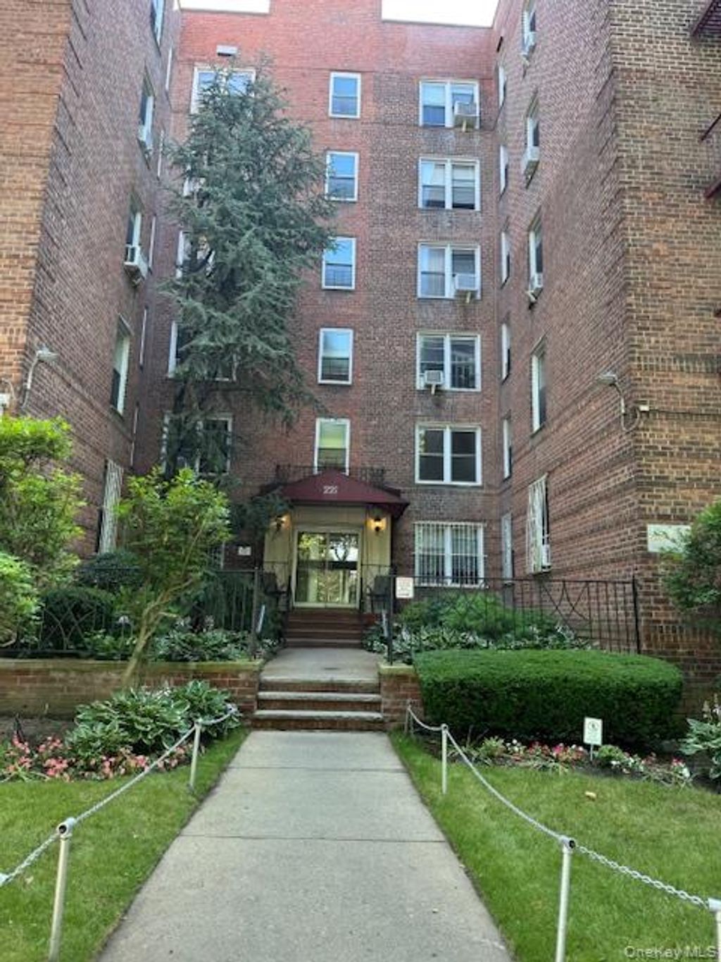 Photo of 221 McDonald Ave #1G, Brooklyn, NY 11218 (MLS # 979205)