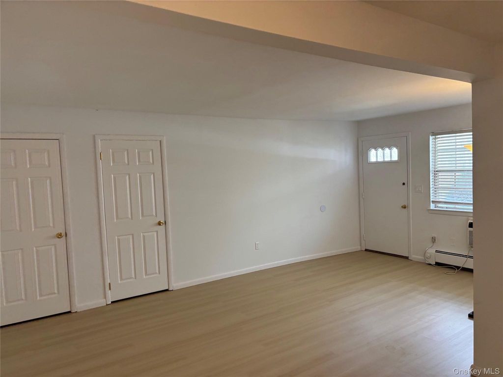 Photo of 1 Doxbury Lane, Suffern, NY 10901 (MLS # 985149)