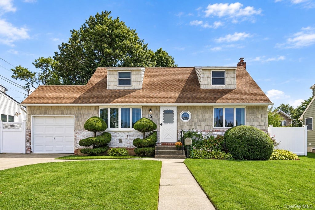 Photo of 15 Scholl Drive, Farmingdale, NY 11735 (MLS # 1051397)