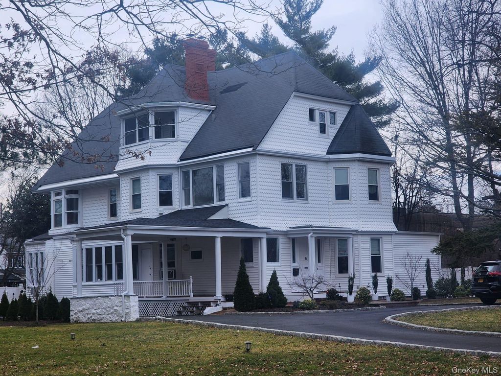 Photo of 129 Hilton Avenue, Hempstead, NY 11550 (MLS # 993913)