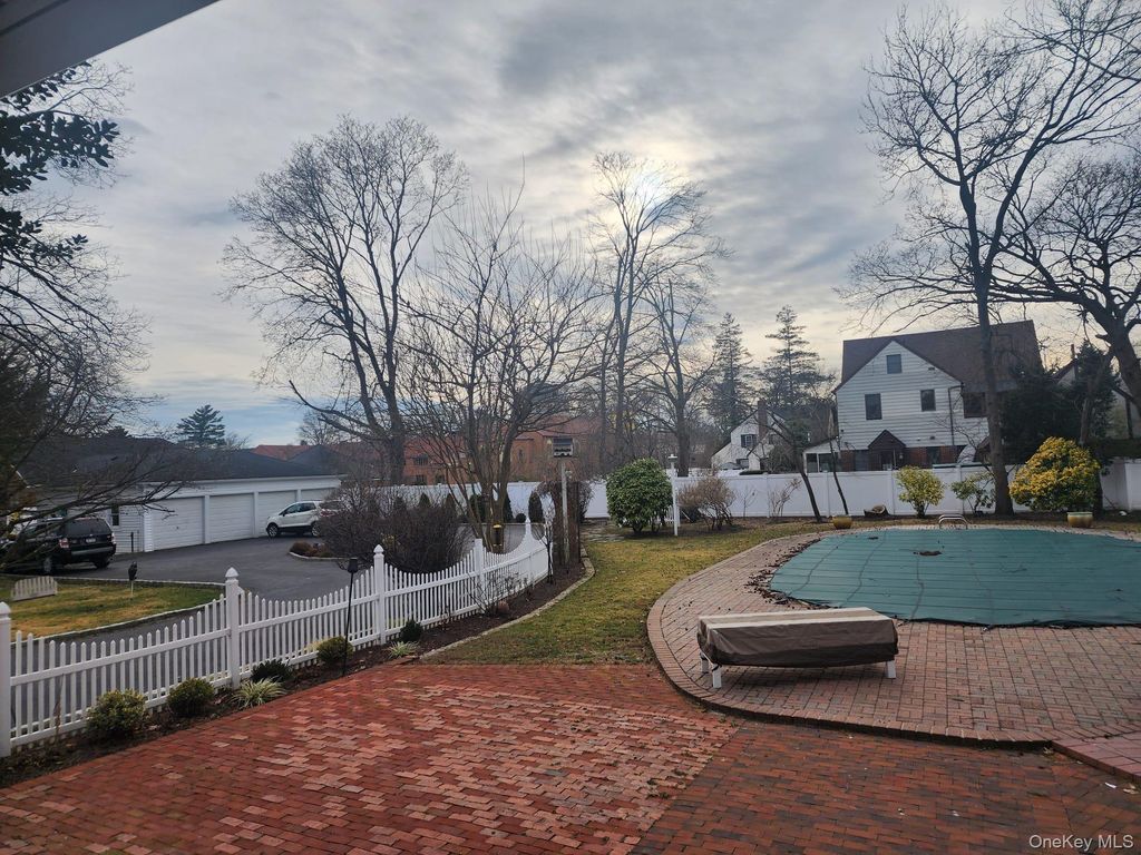 Photo of 129 Hilton Avenue, Hempstead, NY 11550 (MLS # 993913)