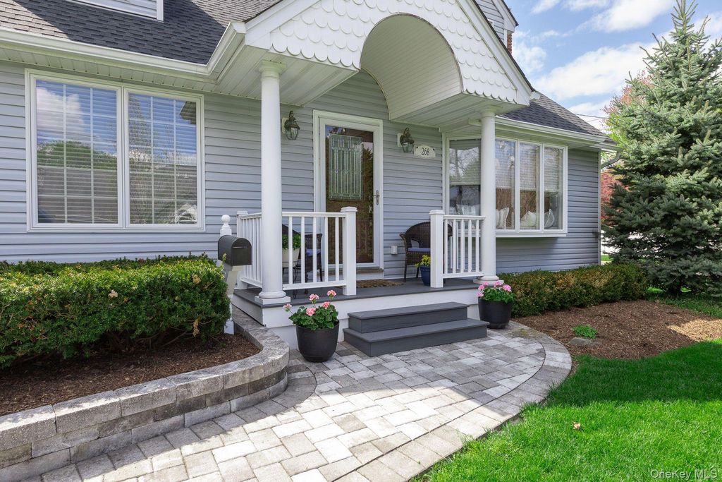 Photo of 268 7th Avenue, Saint James, NY 11780 (MLS # 988385)