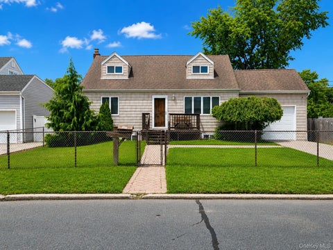 Homes For Sale - 956 N Hamilton Avenue<br/> Lindenhurst, NY 11757