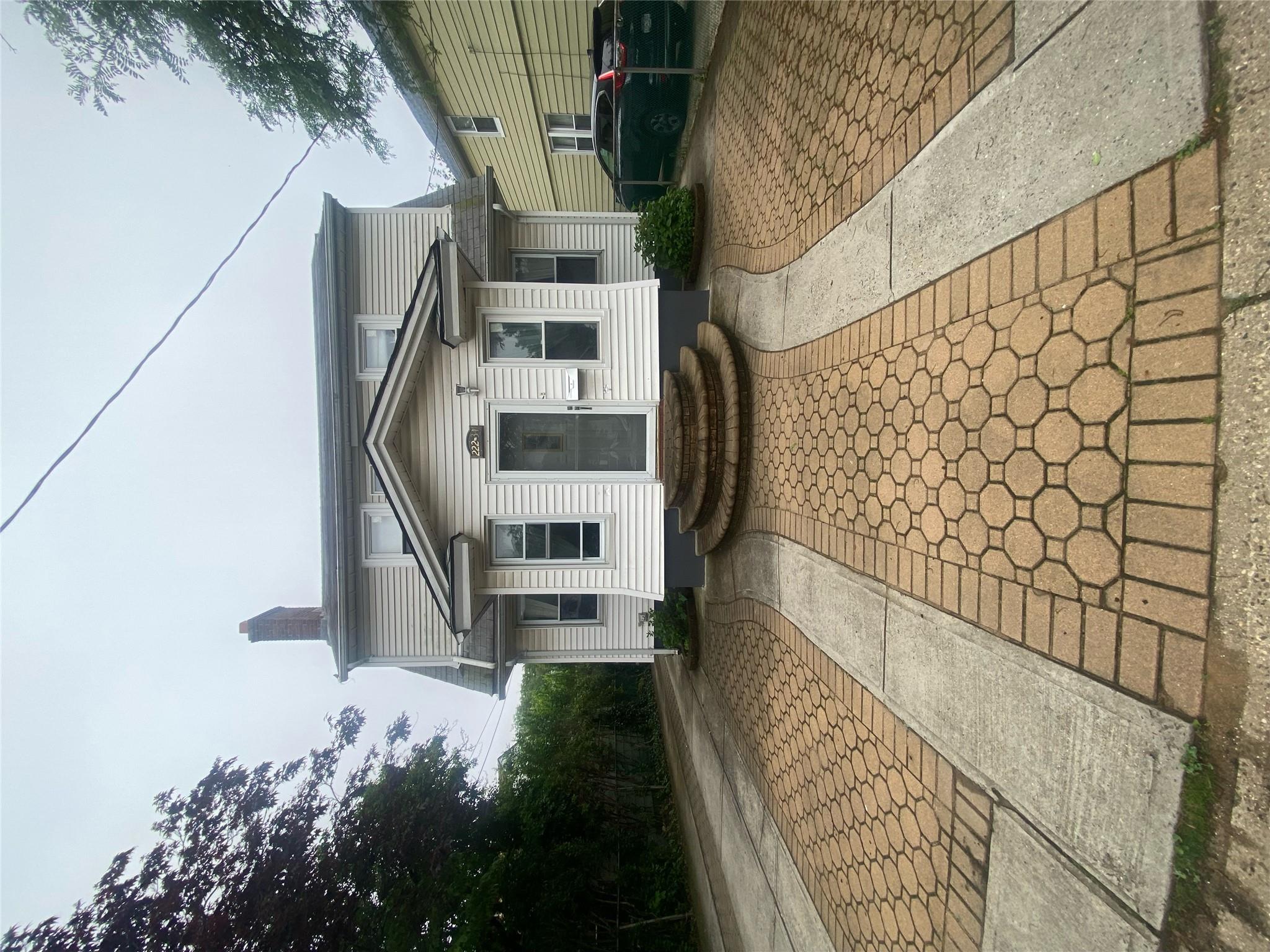 Edmore Avenue, Queens Village, Queens, NY - 3 Bedrooms  
2 Bathrooms  
5 Rooms - 