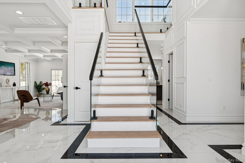 Photo of 52 Cortland Avenue, Hicksville, NY 11801 (MLS # 951028)