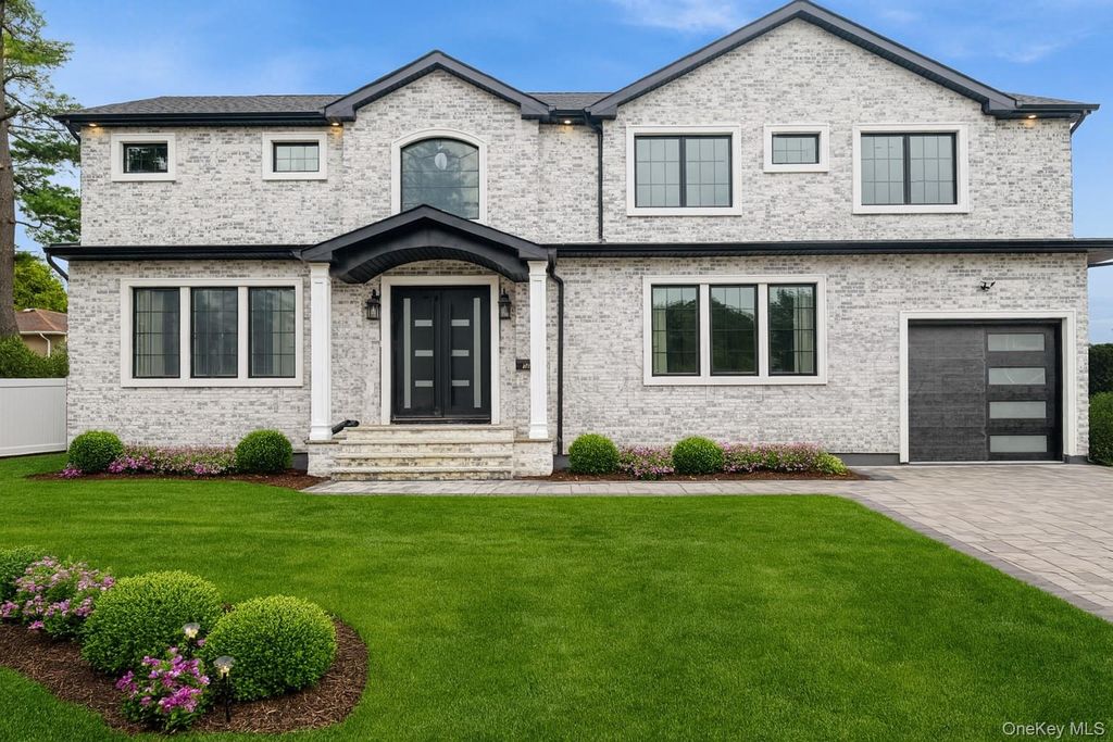 Photo of 52 Cortland Avenue, Hicksville, NY 11801 (MLS # 951028)