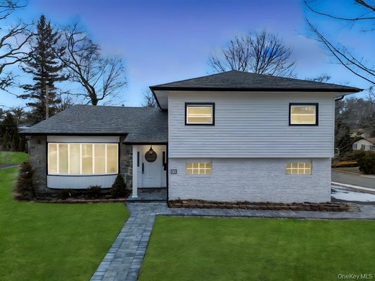 16 HUCKLEBERRY LN, OYSTER BAY, NY 11771 - Image a228f9f2fc44decc8a3accee88097fea/445278342