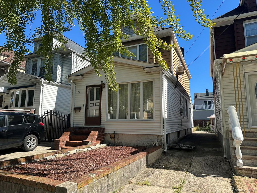 Photo of 115-35 114th Place, South Ozone Park, NY 11420 (MLS # 980776)