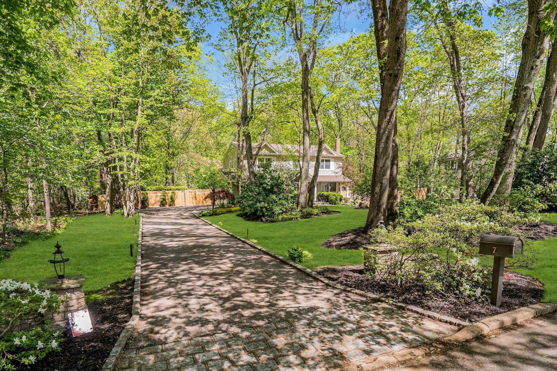 7 Mcculloch Drive, Dix Hills, New York image 3