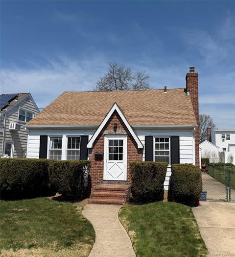 Photo of 1112 Esther Street, Franklin Square, NY 11010 (MLS # 990339)