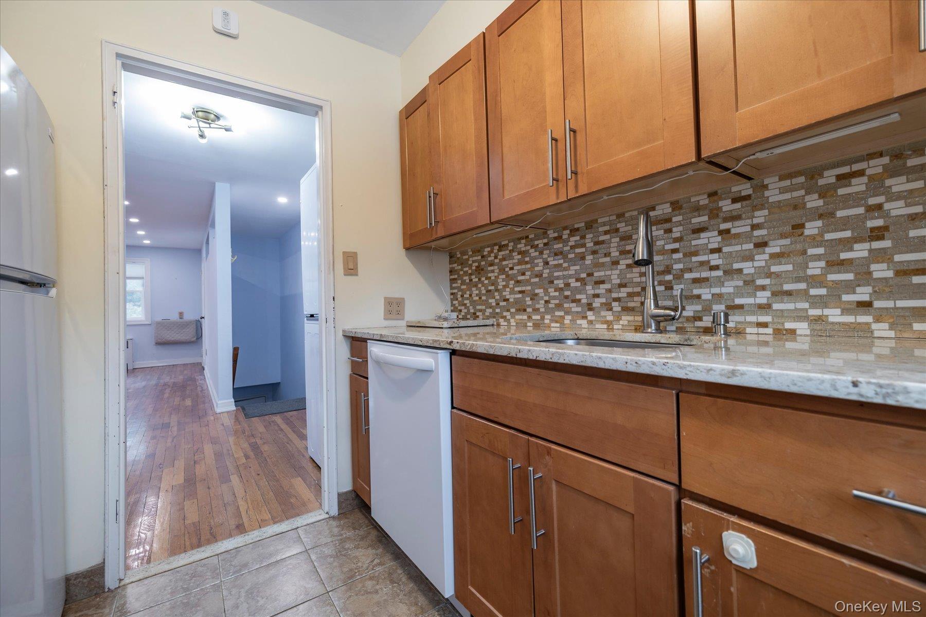 22930 Kingsbury Avenue upper