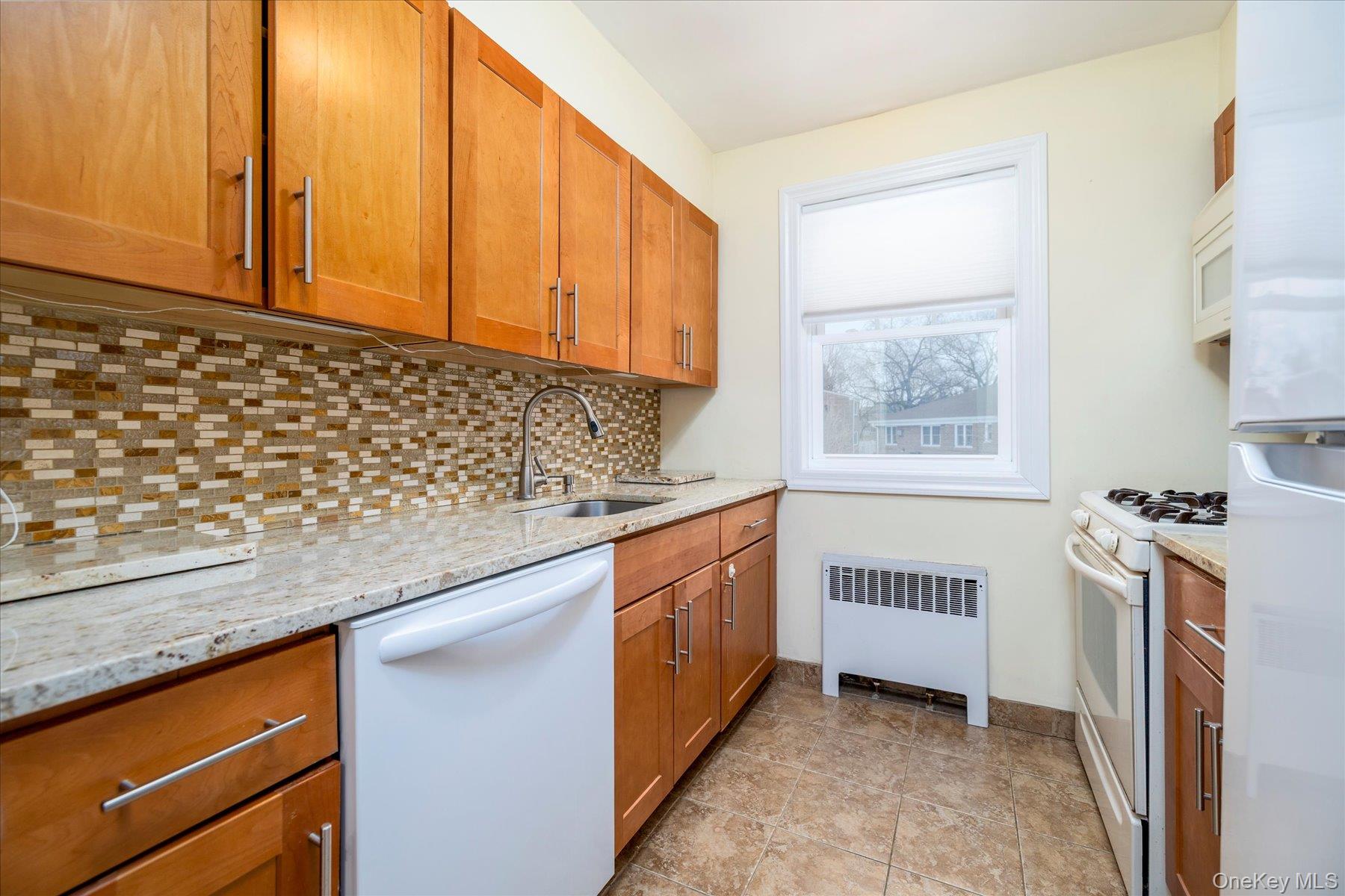 22930 Kingsbury Avenue upper