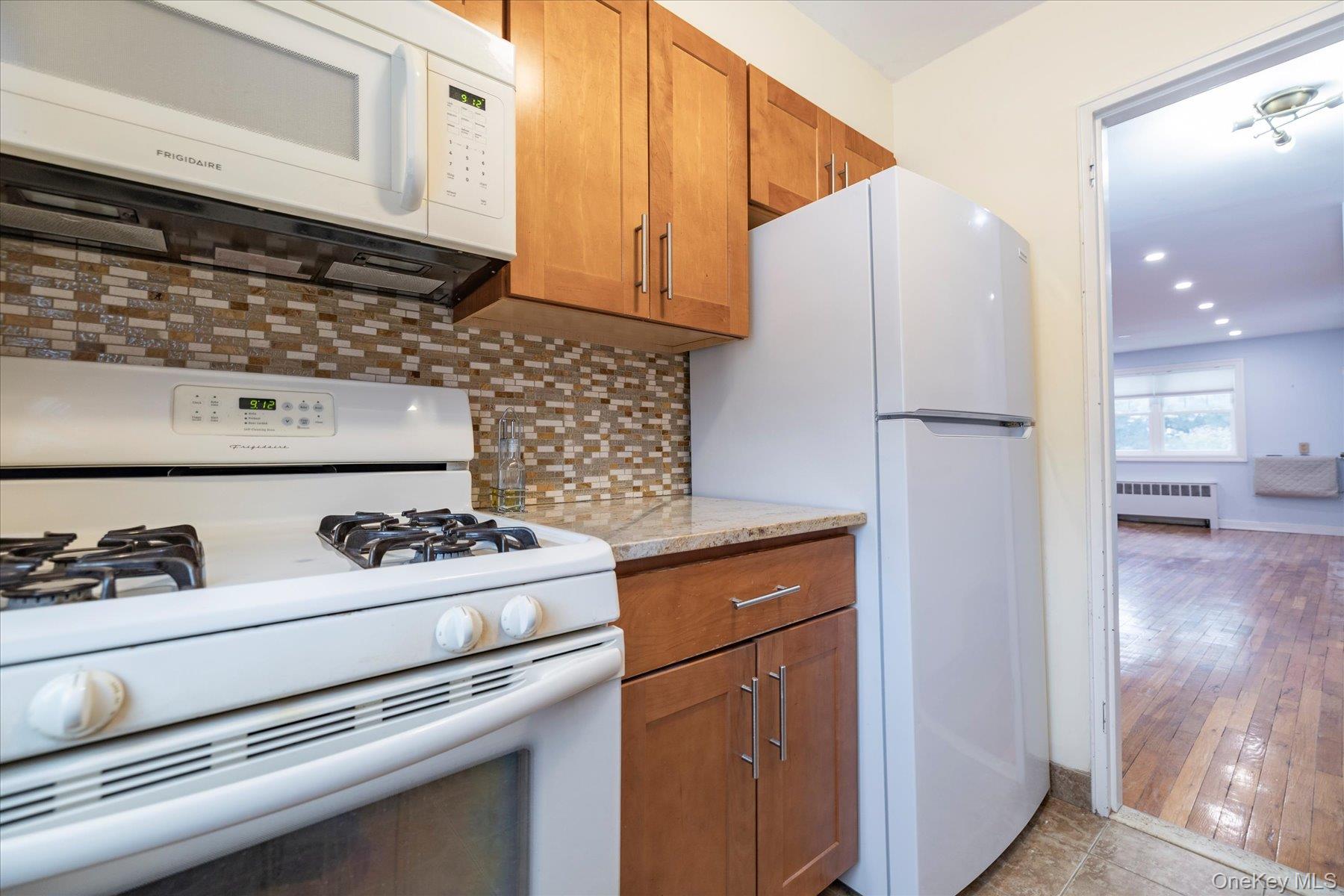 22930 Kingsbury Avenue upper