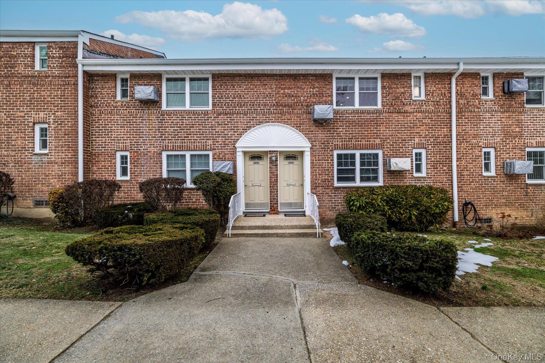 22930 Kingsbury Avenue upper