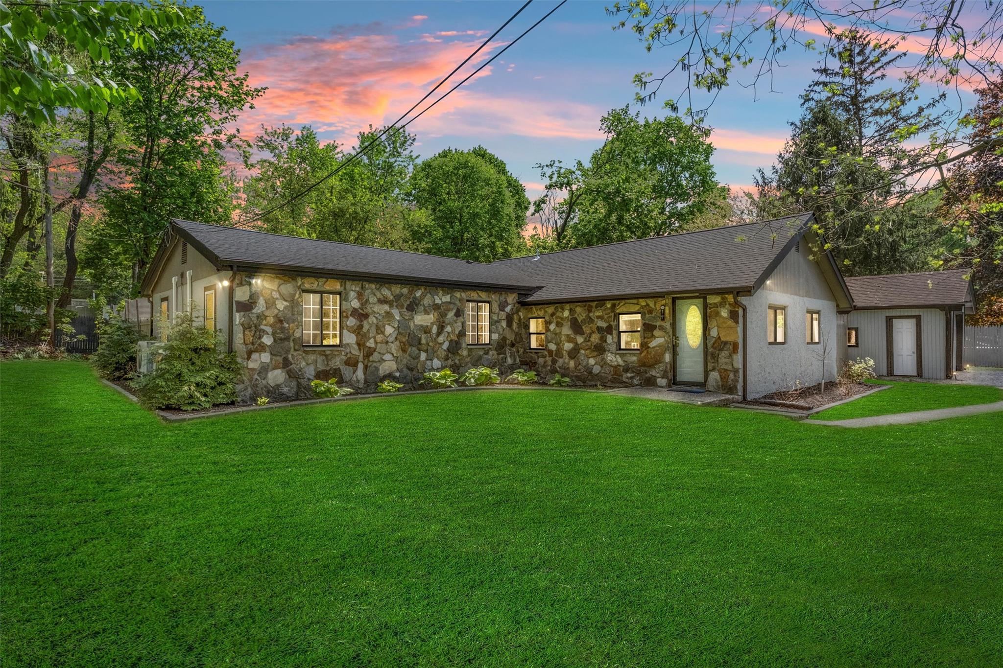 Davis Road, Poughkeepsie, New York - 3 Bedrooms  
2 Bathrooms  
8 Rooms - 