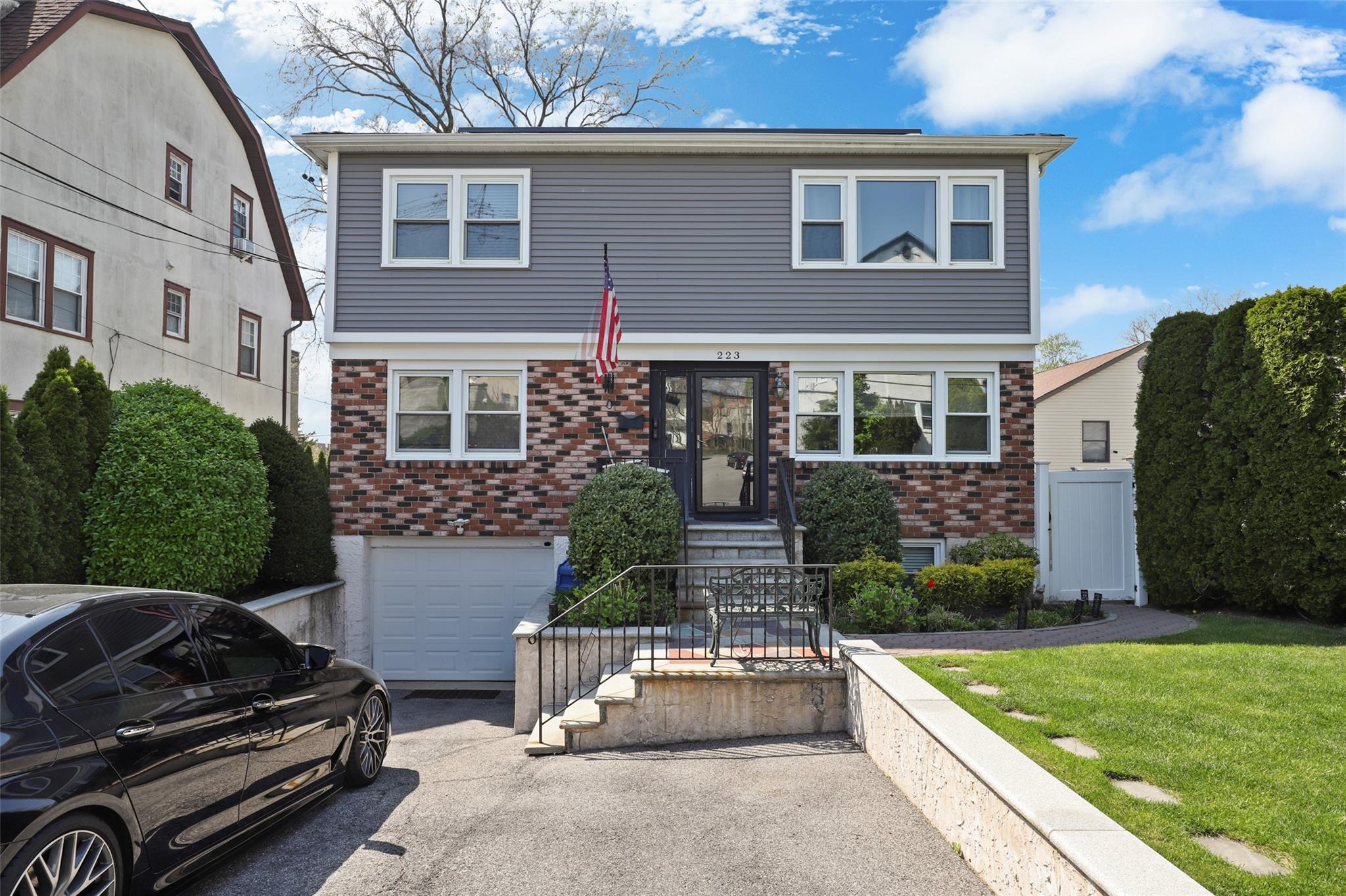 Hillside Place, Eastchester, New York - 3 Bedrooms  
1 Bathrooms  
5 Rooms - 