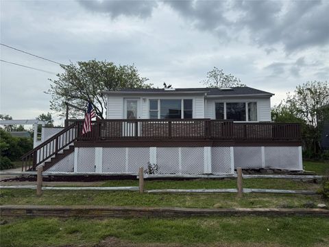 812 Beach Street Lindenhurst NY 11757