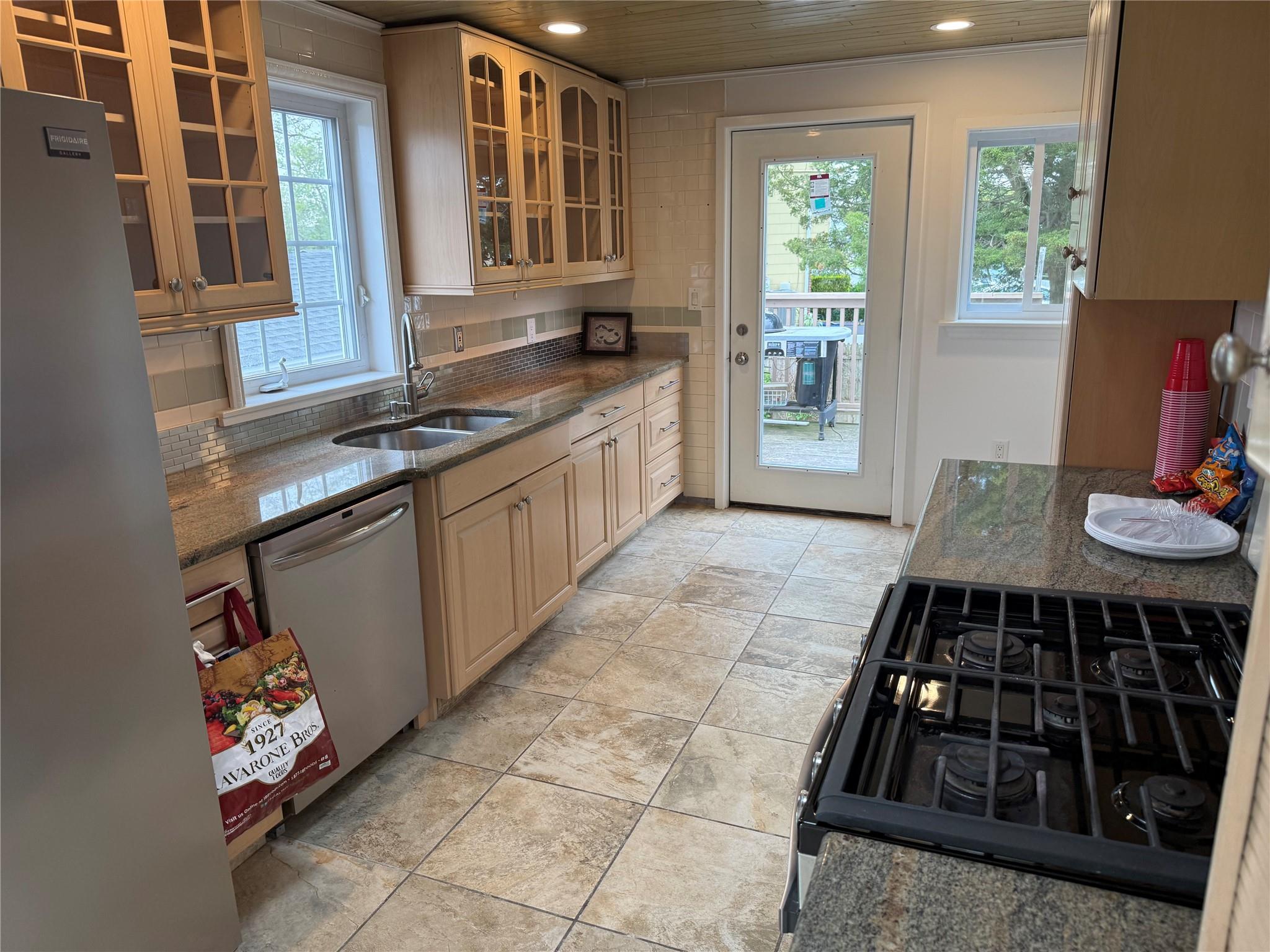 812 Beach Street, Lindenhurst, New York image 14