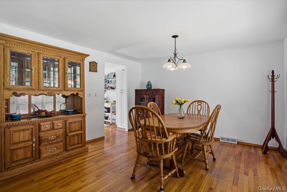11 Lower Lake Road