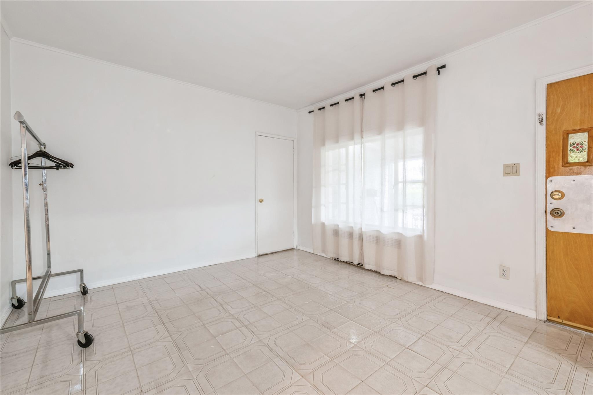356 Oakley Avenue, Elmont, New York image 15