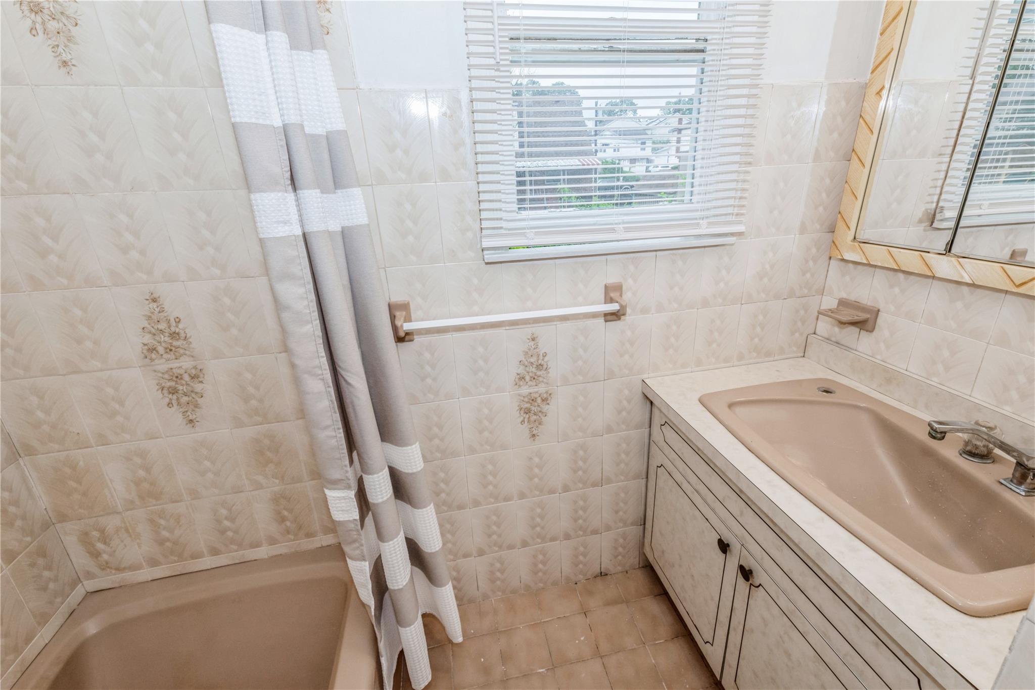 356 Oakley Avenue, Elmont, New York image 22