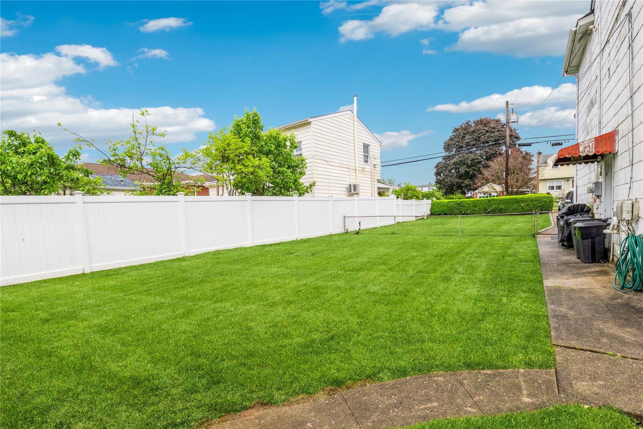 356 Oakley Avenue, Elmont, New York image 27