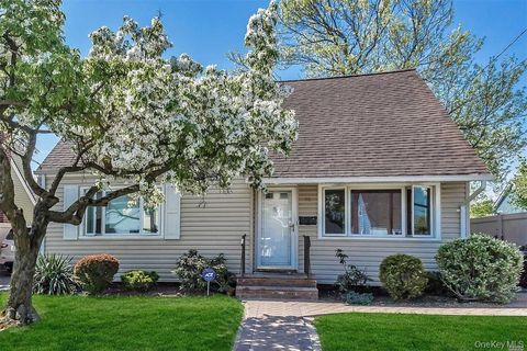 Photo of 55 Audrey ave Ave, Plainview, NY 11803 (MLS # 930720)