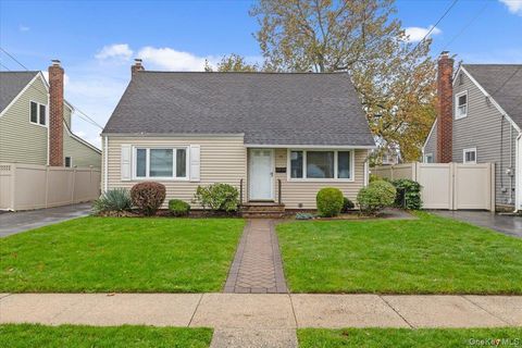 Photo of 55 Audrey ave Ave, Plainview, NY 11803 (MLS # 930720)