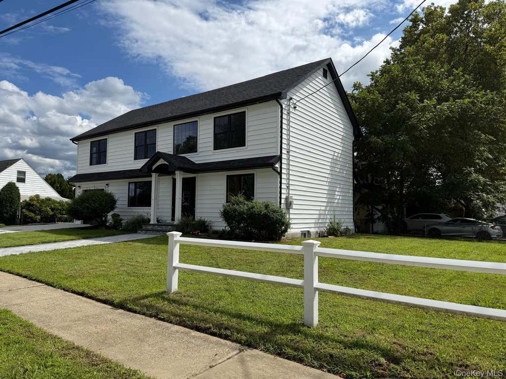 Photo of 438 Von Elm Avenue, East Meadow, NY 11554 (MLS # 1043118)