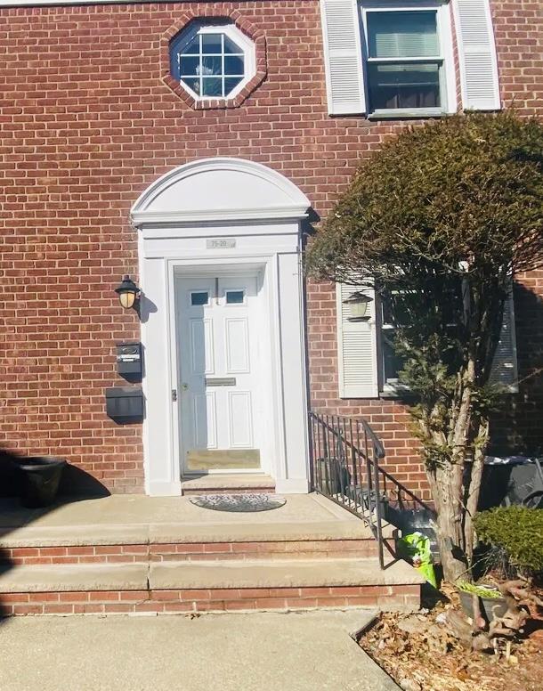Rental Property at 263 Street St 1 Floor, Glen Oaks, Queens, NY - Bedrooms: 1 
Bathrooms: 1 
Rooms: 3  - $2,300 MO.