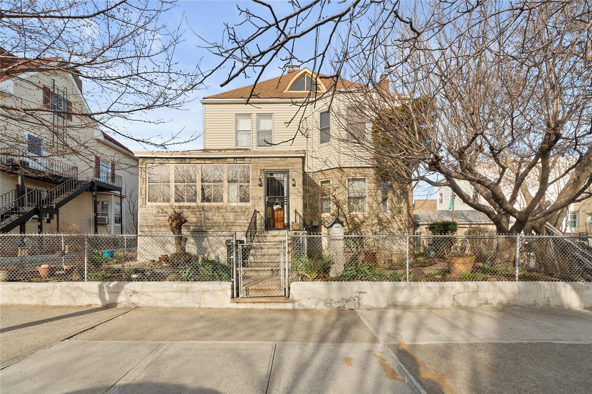 Property for Sale at Overing Street, Bronx, New York - Bedrooms: 4 
Bathrooms: 3 
Rooms: 7  - $790,000