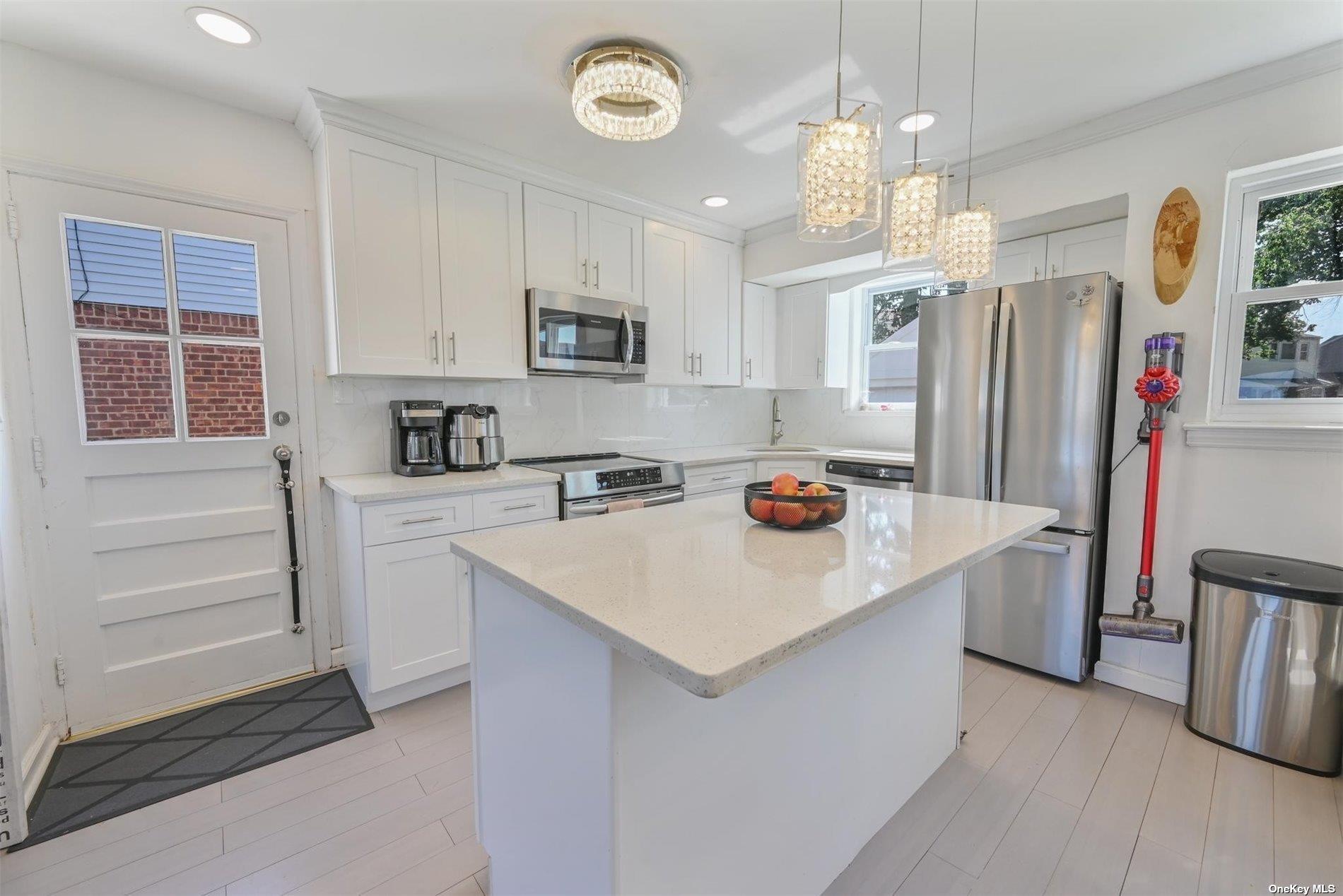 12 Radstock Avenue, Valley Stream, New York image 16