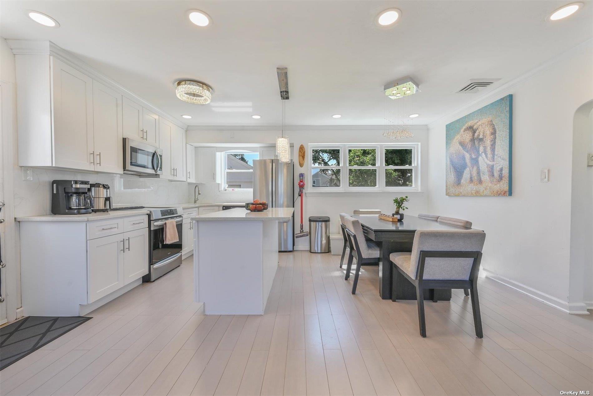 12 Radstock Avenue, Valley Stream, New York image 14