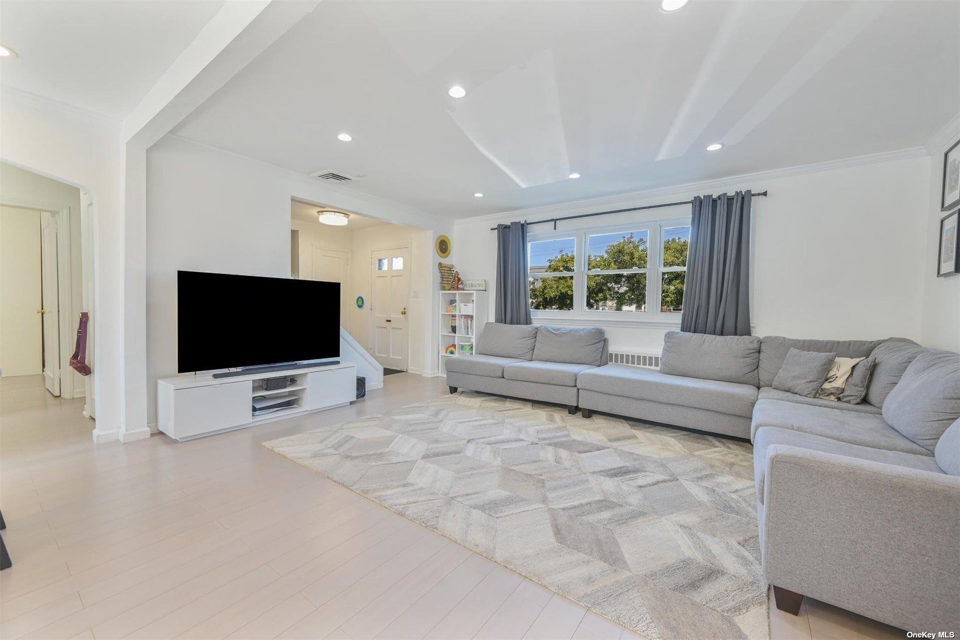 12 Radstock Avenue, Valley Stream, New York image 13