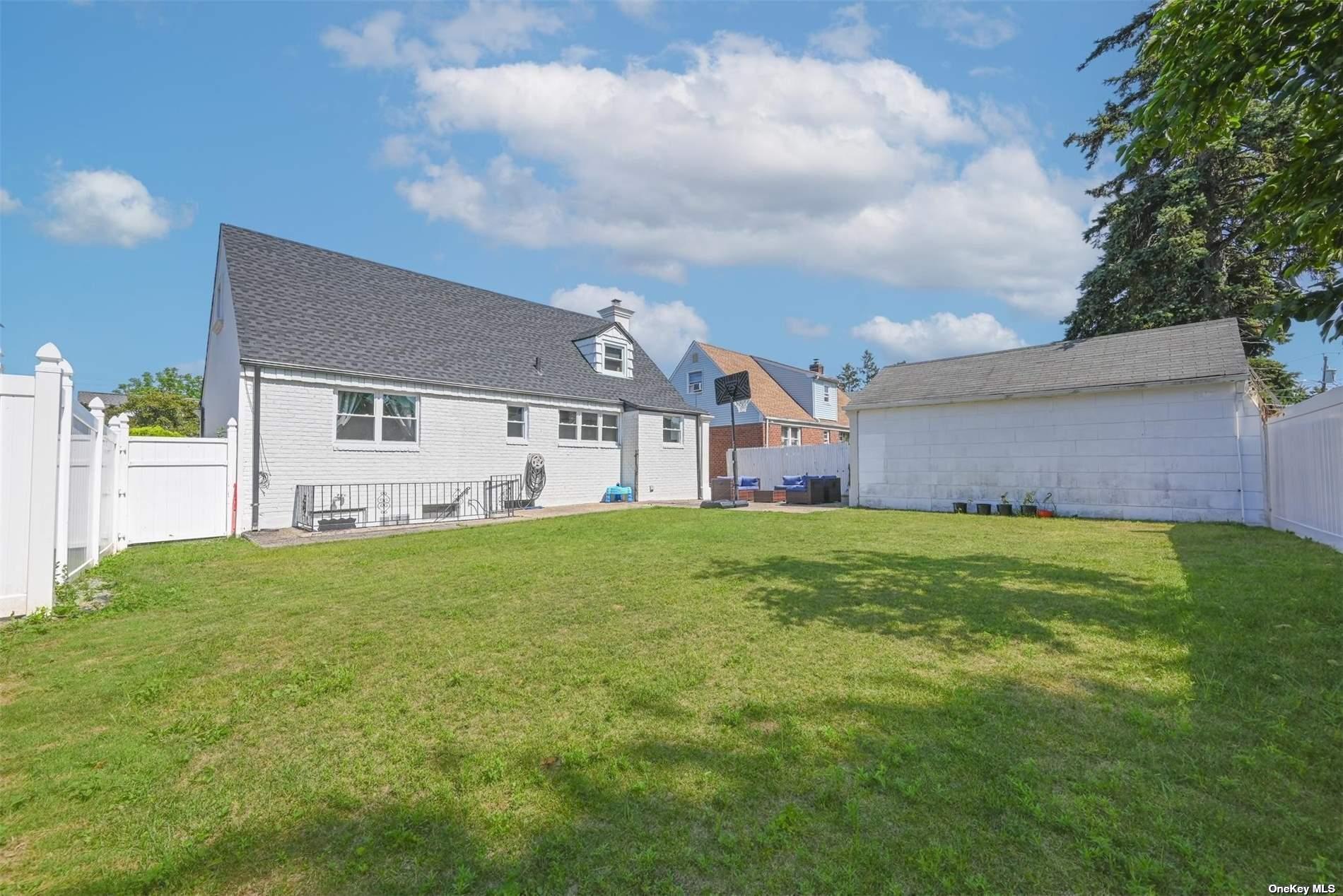 12 Radstock Avenue, Valley Stream, New York image 8