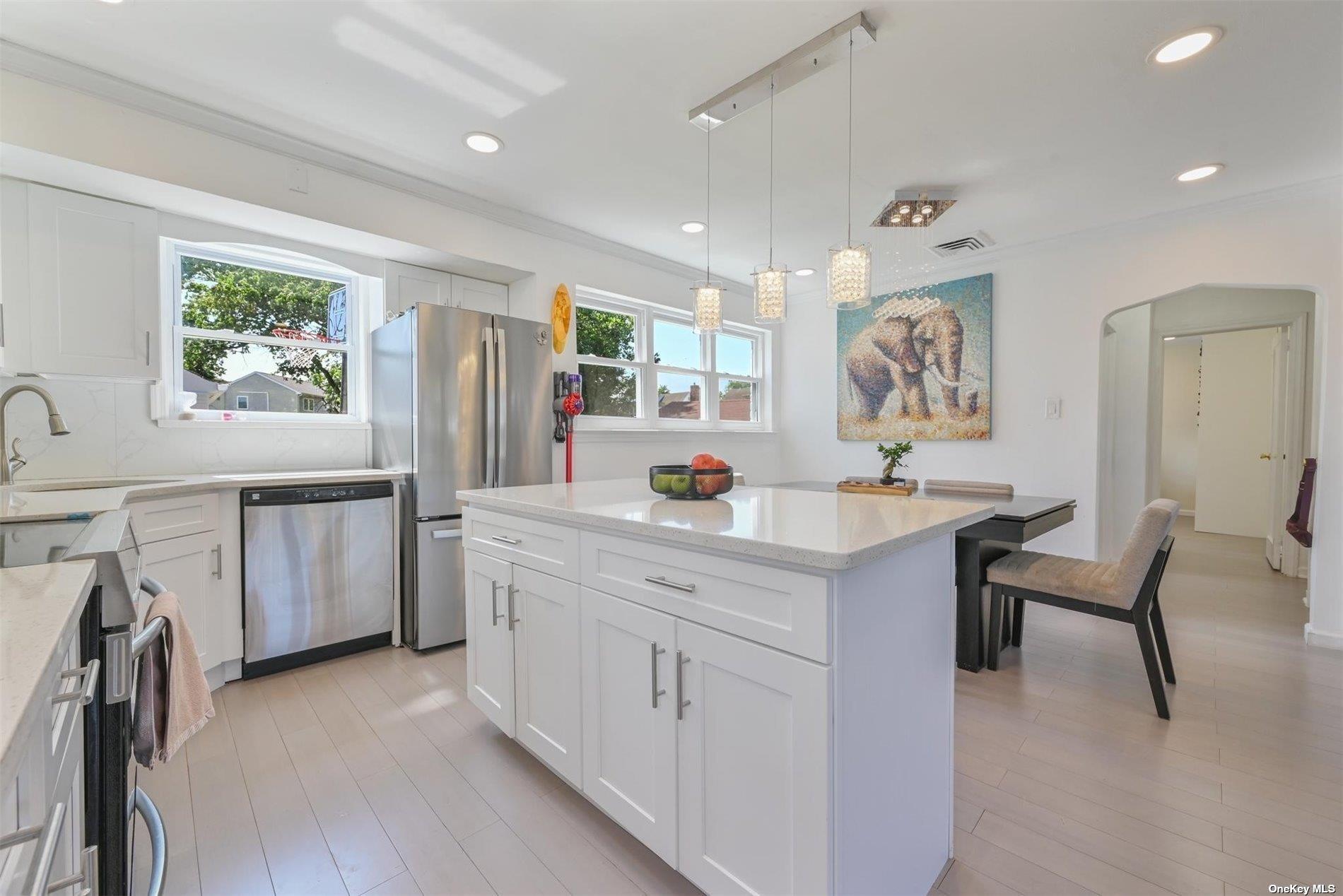 12 Radstock Avenue, Valley Stream, New York image 17