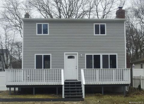 18 Pennwood Drive Mastic Beach NY 11951