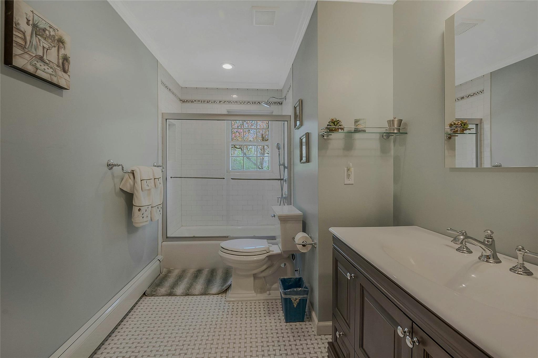 10 Ellen Drive, Port Jefferson, New York image 22