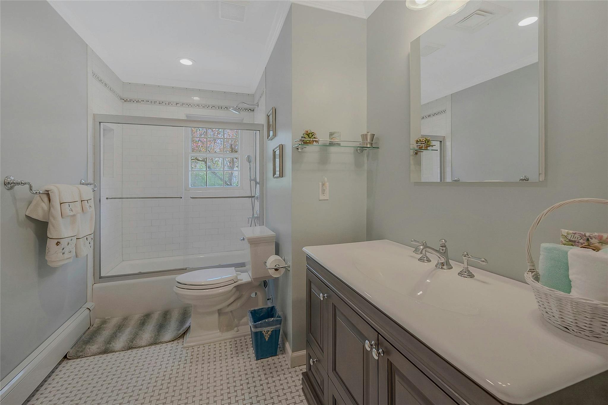10 Ellen Drive, Port Jefferson, New York image 21