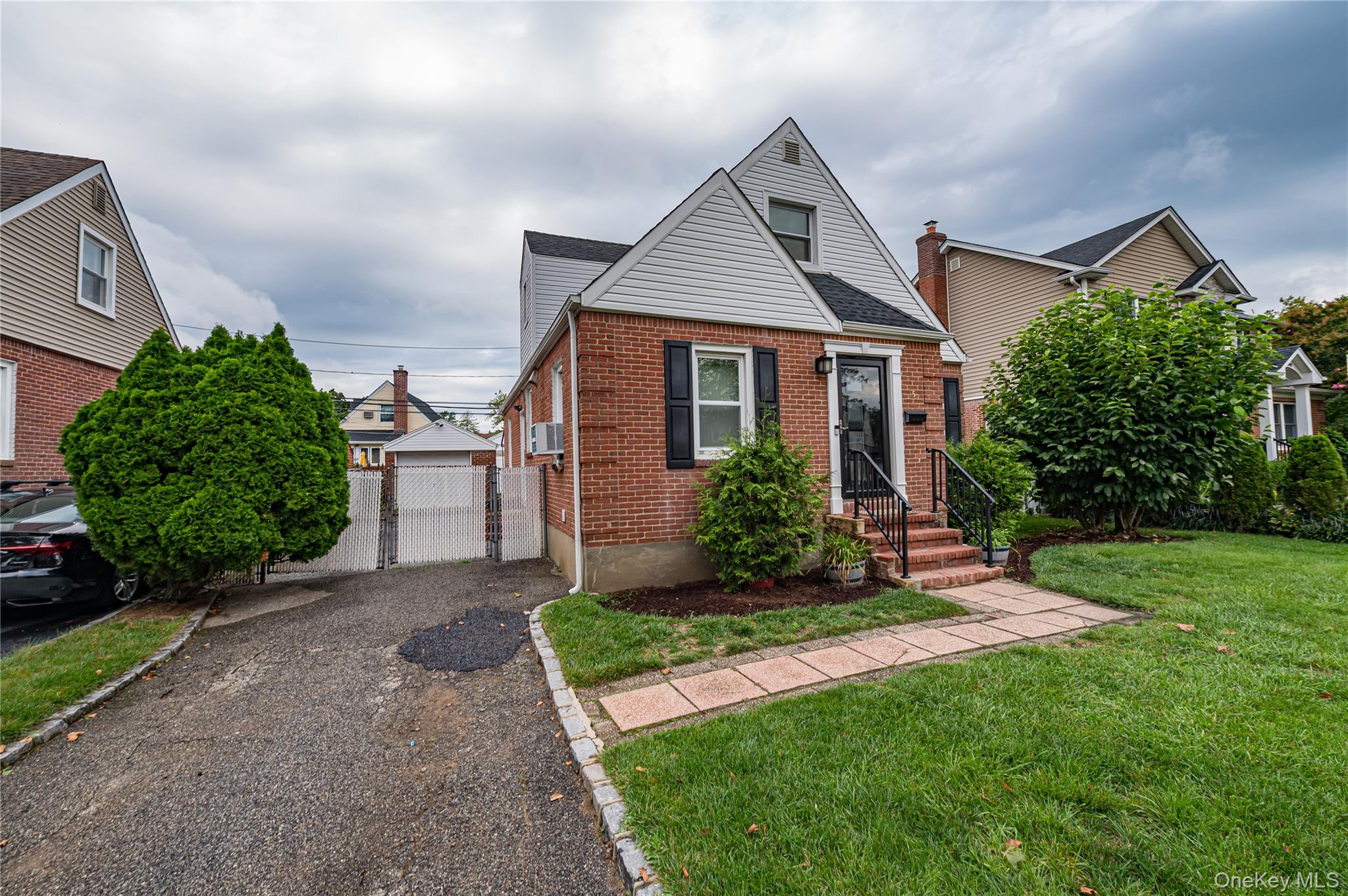 15 Yale Boulevard - Photo 2